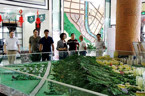 大秦置業(yè)公司組織業(yè)內(nèi)專(zhuān)家赴陜南地產(chǎn)考察交流
