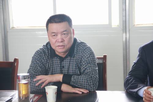 陜煤集團(tuán)總經(jīng)理助理、建設(shè)集團(tuán)聯(lián)合黨委書記、董事長寧興剛節(jié)日期間深入銅煤公司施工生產(chǎn)一線視察慰問