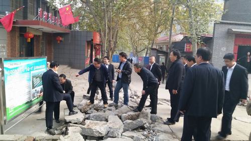 陜西省國(guó)資委領(lǐng)導(dǎo)深入韓城分公司承建的“三供一業(yè)”改造施工現(xiàn)場(chǎng)檢查指導(dǎo)工作