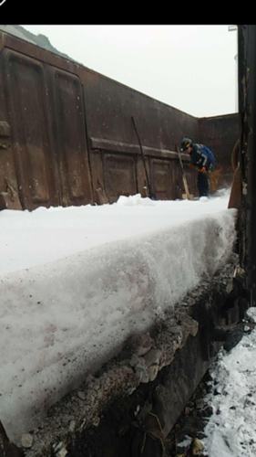 洗選煤運營公司檸條塔運營項目部鏟冰除雪攻堅戰(zhàn)取得勝利
