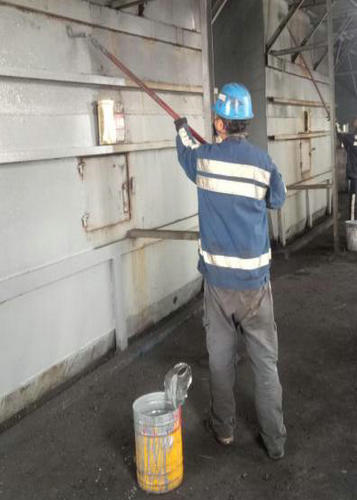 洗選煤運營公司紅柳林運營項目部對系統(tǒng)設備進行除銹刷漆工作