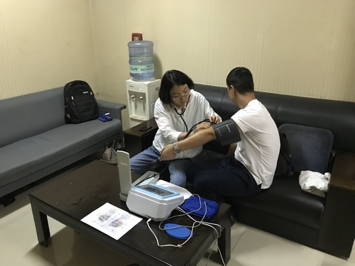 陜煤建設(shè)路橋分公司心系職工健康開(kāi)展中醫(yī)義診理療活動(dòng)