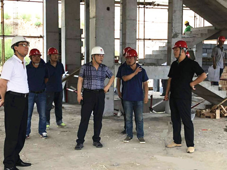 王明智深入陜煤建設漢中公司吳堡橫溝溫泉項目施工現(xiàn)場檢查指導工作