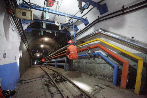 陜煤建設(shè)機(jī)電安裝公司冶坪項(xiàng)目部“猴車”安裝進(jìn)行時(shí)