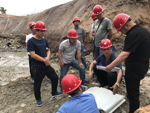 陜煤建設(shè)天工公司土建四部承建的神南華府26#住宅樓基槽順利驗(yàn)收通過(guò)