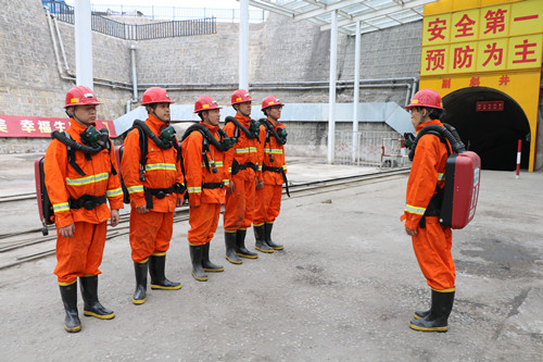 陜煤建設(shè)天工公司瑞能礦建項(xiàng)目部舉行瓦斯爆炸演練