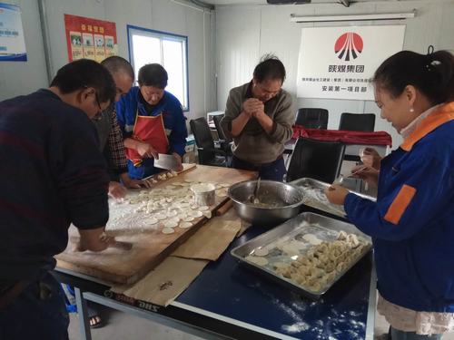 陜煤建設洗選煤運營公司安裝第一項目部：迎中秋、包餃子、暖人心