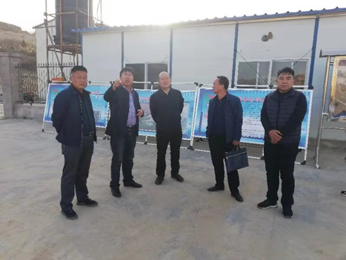 清澗縣委書記溫江城一行蒞臨陜煤建設(shè)天工公司土建三部北國(guó)棗業(yè)紅棗深加工項(xiàng)目考察指導(dǎo)工作