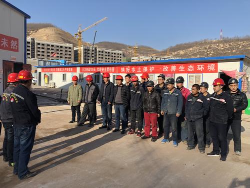 陜煤建設礦建二公司車村工地開展火災應急演練為安全生產(chǎn)保駕護航