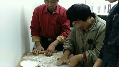 建設(shè)集團各單位：情暖冬至 餃子飄香