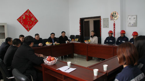 公司領(lǐng)導(dǎo)大年初一親切慰問(wèn)一線員工