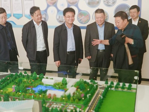 寧興剛與榆林市常務(wù)副市長(zhǎng)張凱盈就系列合作項(xiàng)目交流座談