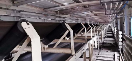 陜煤建設(shè)澄合分公司第二機(jī)電安裝隊(duì)施工的小保當(dāng)火車裝車站塊煤皮帶輸送機(jī)安裝工程再傳捷報