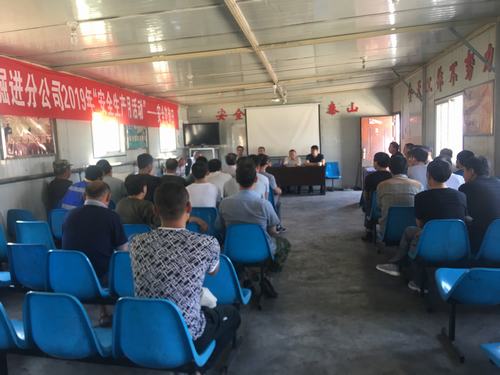 陜煤建設掘進公司：安全咨詢日在行動