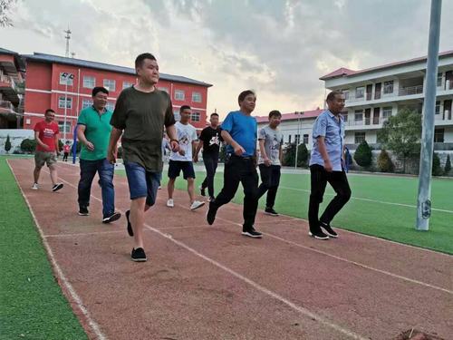 陜煤建設(shè)礦建二公司車村項(xiàng)目部健步走活動(dòng)點(diǎn)燃職工健身熱情