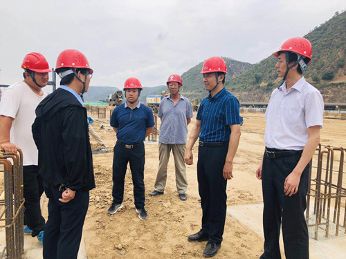 轉(zhuǎn)變作風(fēng)求實(shí)效，現(xiàn)場督戰(zhàn)解難題