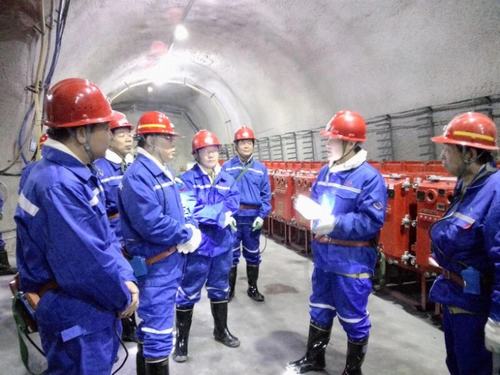 銅川耀州區(qū)煤礦企業(yè)負(fù)責(zé)人與陜煤建設(shè)礦建二公司冶坪項(xiàng)目部開(kāi)展學(xué)習(xí)對(duì)標(biāo)