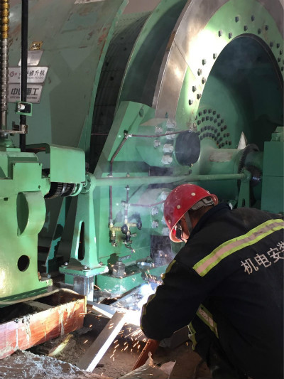 陜煤建設(shè)機(jī)電安裝公司提前完成冶坪礦副斜井提升設(shè)備安裝