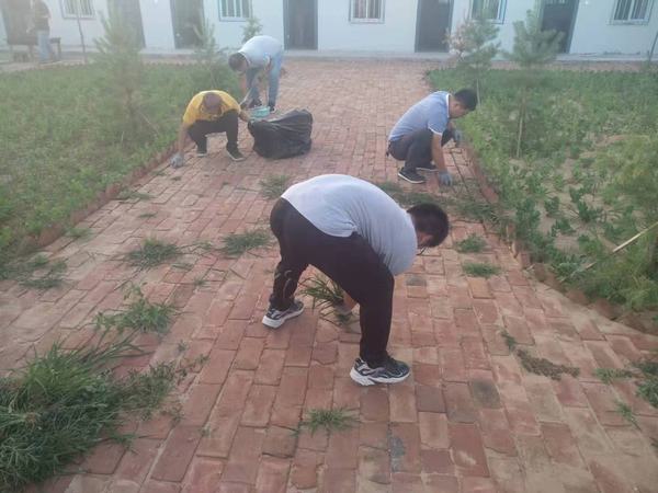 陜煤建設(shè)韓城分公司榆林項(xiàng)目部開(kāi)展義務(wù)勞動(dòng)活動(dòng)增強(qiáng)項(xiàng)目部的向心力