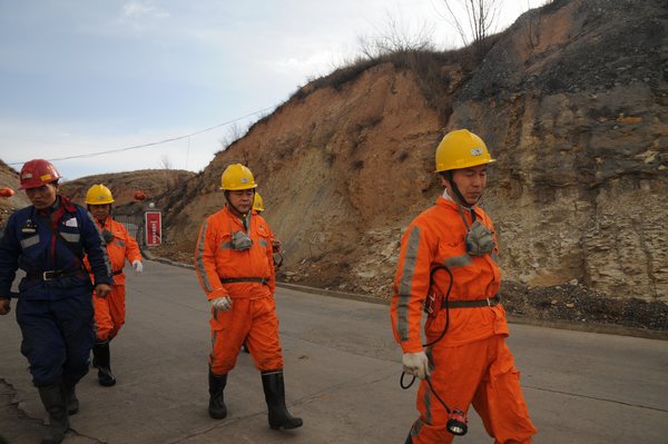 陜煤建設(shè)掘進(jìn)公司：加強(qiáng)一通三防管理確?！鞍偃瞻踩?></div>
                                <div   id=