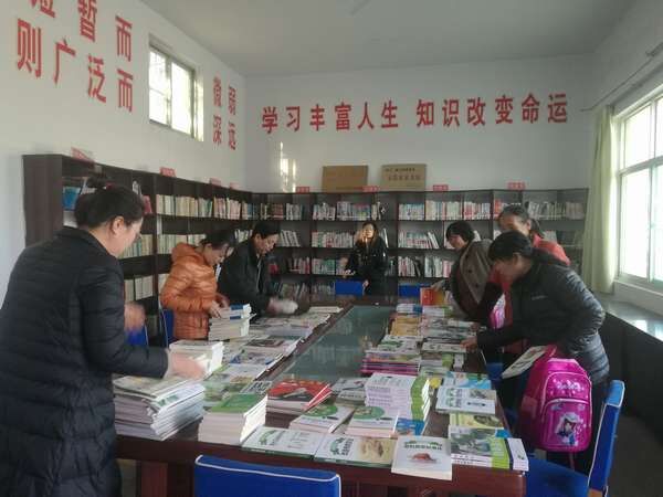 陜煤建設(shè)澄合分公司幫扶建立“農(nóng)家書屋” 爭(zhēng)做愛心企業(yè)