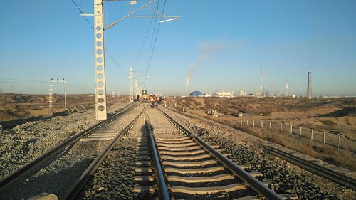 陜煤建設路橋分公司日夜鏖戰(zhàn)力保靖神鐵路液化廠段年底全線通車