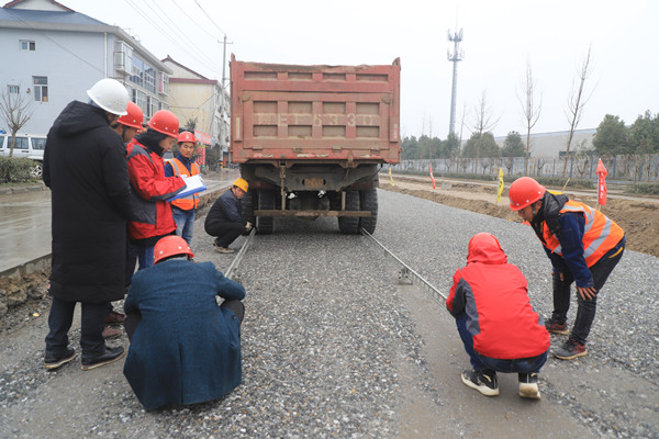 用實干贏得尊嚴(yán) 從奮斗書寫青春