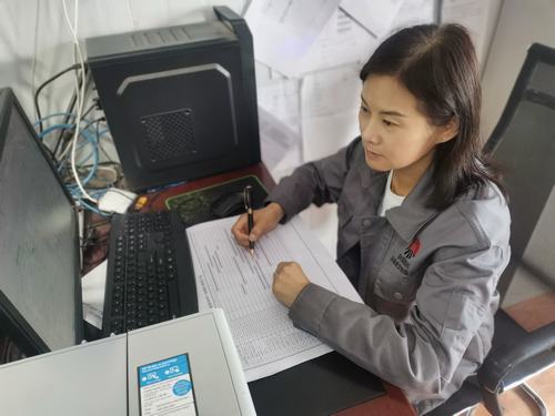 與青春有個(gè)“碰撞”，她們在工地綻放