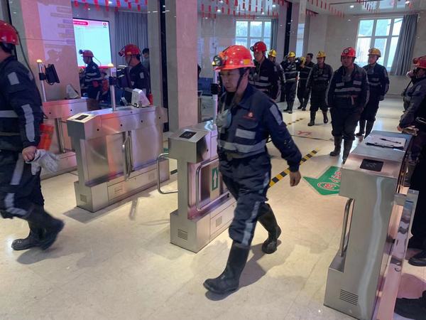 陜煤建設(shè)韓城分公司安裝三項目部持之以恒打贏排水系統(tǒng)安裝“持久戰(zhàn)”