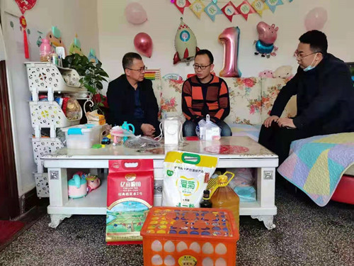 陜煤建設(shè)機(jī)電安裝公司黨政春節(jié)前夕走訪慰問一線職工