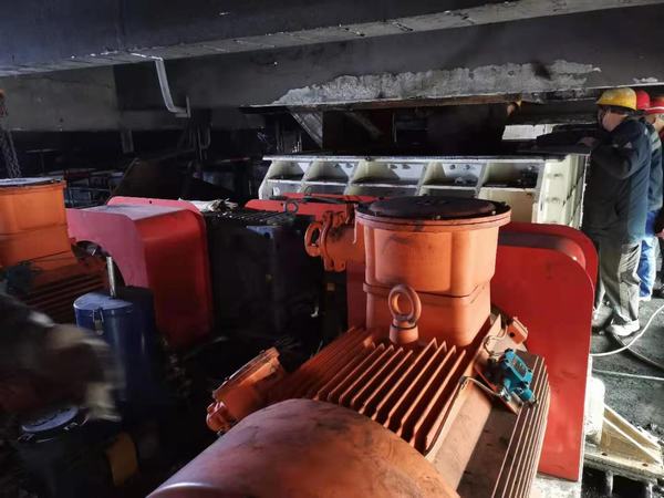 陜煤建設(shè)洗選煤運(yùn)營(yíng)公司第二項(xiàng)目部胡家河礦動(dòng)篩車間精煤破碎機(jī)拆除安裝工程順利完工