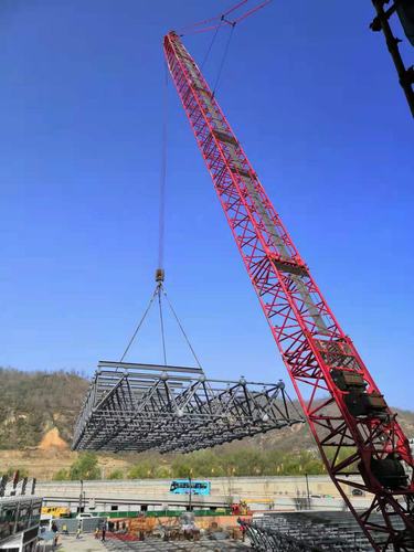 陜煤建設(shè)銅煤公司施工的延安保育院劇場(chǎng)超規(guī)模危險(xiǎn)性較大工程網(wǎng)架吊裝順利實(shí)施完成