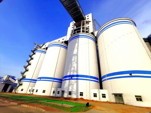 同舟共濟揚帆起，乘風(fēng)破浪萬里航