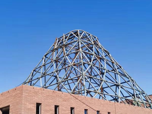 陜煤建設(shè)銅煤公司第十六項(xiàng)目部舉行廠前區(qū)職工活動中心工程鋼結(jié)構(gòu)主體完成儀式