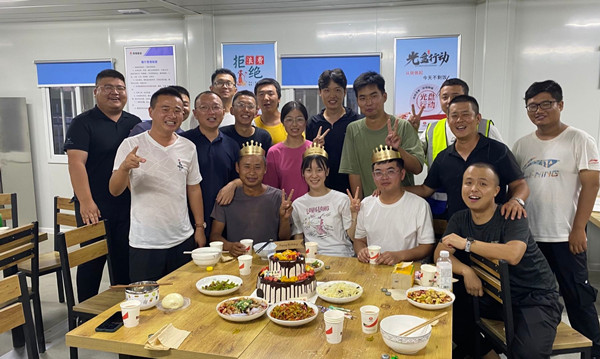 陜煤建設(shè)咸陽(yáng)分公司項(xiàng)目部集體過(guò)生日，親情化管理“放光芒”