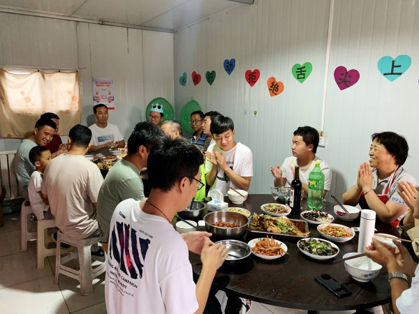 陜煤建設(shè)澄合分公司第十二項(xiàng)目部為員工過(guò)生日送溫馨關(guān)愛(ài)