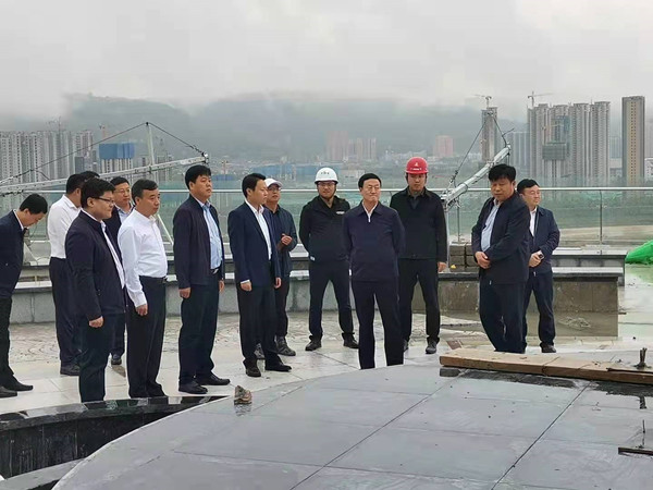 彬州市委書記王宏志、市長陳加寶一行蒞臨銀西高鐵彬州站前廣場項目檢查指導(dǎo)工作