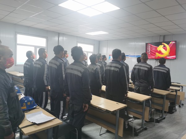 陜煤建設(shè)洗選煤運(yùn)營公司紅柳林洗煤廠項(xiàng)目部: “紅色”+“堅(jiān)守”吹響號角慶國慶