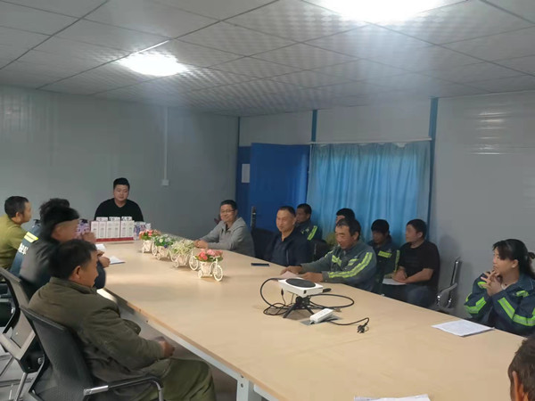 陜煤建設(shè)機(jī)電安裝公司：國(guó)慶節(jié)，我們?cè)诠さ剡^(guò)