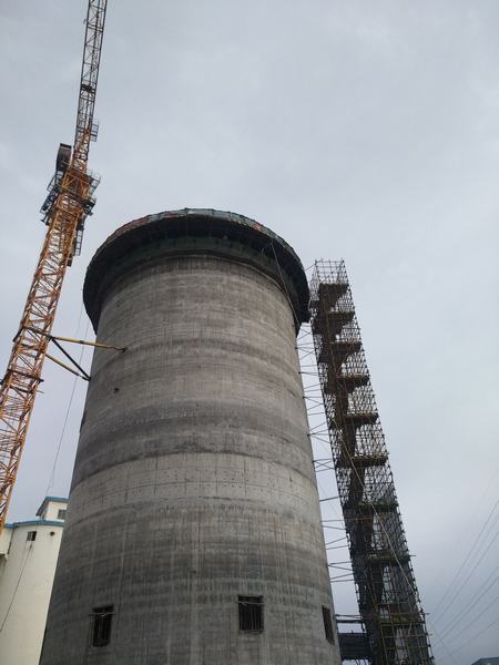 陜煤建設(shè)銅煤公司第二十一項(xiàng)目部新增汽車裝車倉(cāng)滑模施工順利完成