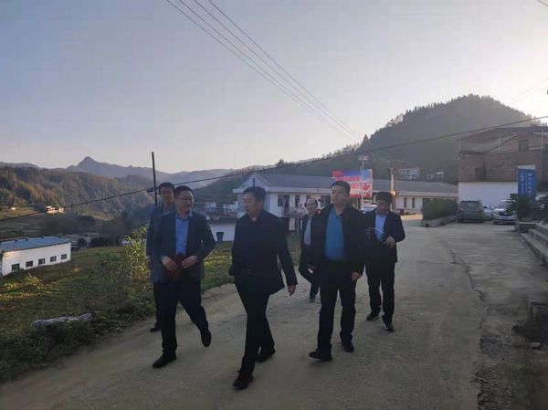 陜煤集團紀(jì)委督導(dǎo)組深入建設(shè)集團定點幫扶村開展督導(dǎo)調(diào)研