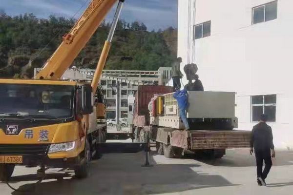 陜煤建設(shè)礦建二公司車村項(xiàng)目部爭(zhēng)分奪秒安裝忙