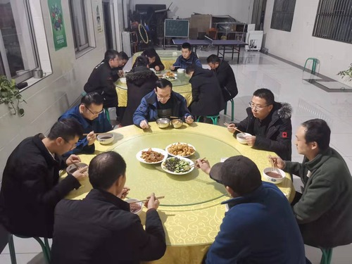 陜煤建設(shè)路橋分公司：這個(gè)臘八我們一起同‘粥’共濟(jì)