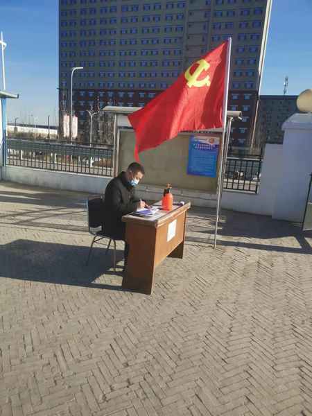 陜煤建設(shè)煤礦運(yùn)營(yíng)服務(wù)分公司：黨旗在防疫線上飄揚(yáng)