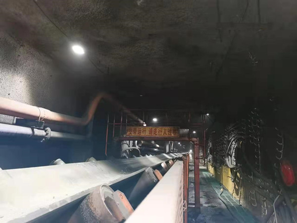 陜煤建設(shè)機(jī)電安裝公司曹家灘項(xiàng)目部順利完成122110順槽皮帶運(yùn)營項(xiàng)目