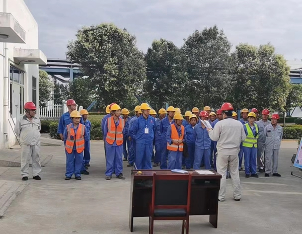 致敬堅守崗位的勞動者