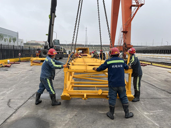 陜煤建設(shè)機(jī)電安裝公司小保當(dāng)項目部完成帶式輸送機(jī)伸縮架安裝