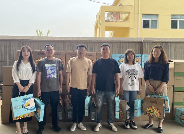 陜煤建設(shè)銅煤公司為員工發(fā)放暖心粽子