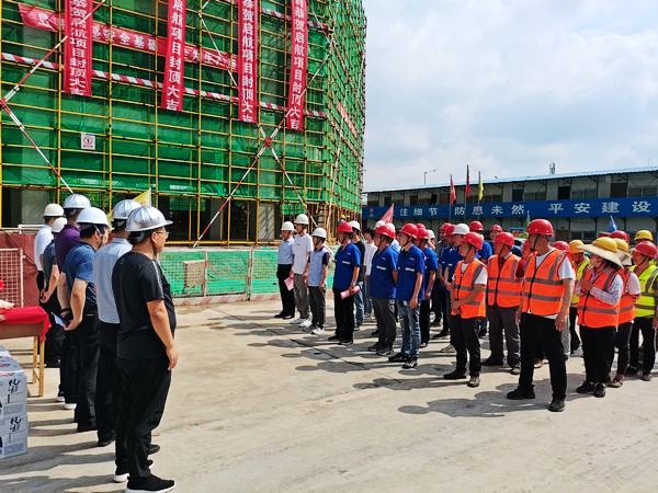 陜煤建設(shè)渭南分公司承建的渭南啟航A、B座工程主體順利封頂