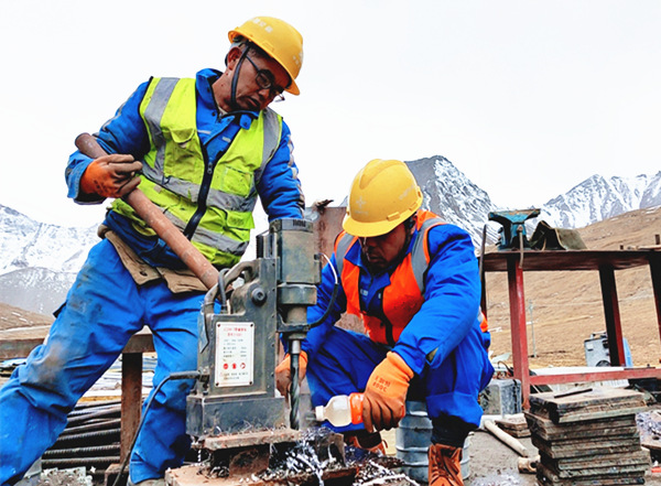 陜煤建設(shè)礦建三公司：確認(rèn)過(guò)腳步，你們就是雪域高原上的“掘進(jìn)鐵軍”